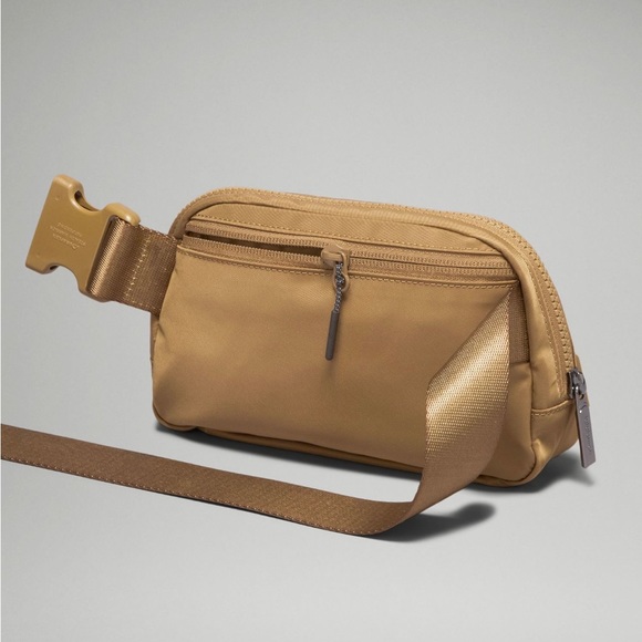 Lululemon Belt Bag - Picture 3 of 4